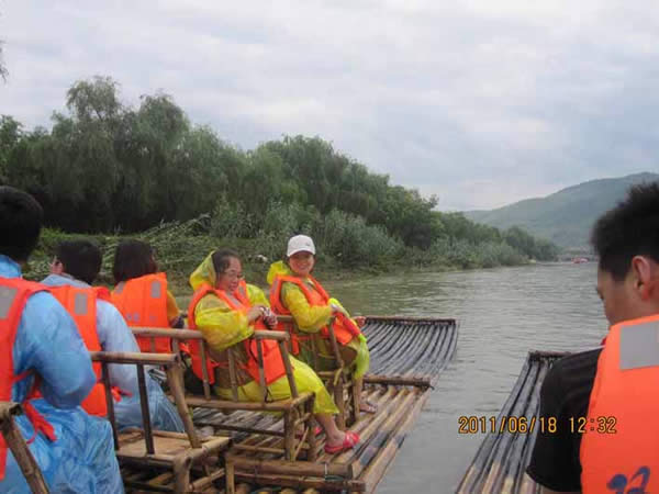 公司动态=赴浙江旅游剪影(二)-双溪漂流.jpg