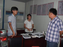 公司动态=2011年盛夏酷暑,公司领导慰问坚守生产一线的广大员工-中南世纪城项目.jpg