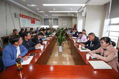 1545296172676.jpg 公司动态=公司四届二次职工代表大会暨工会会员代表大会圆满闭幕02.jpg