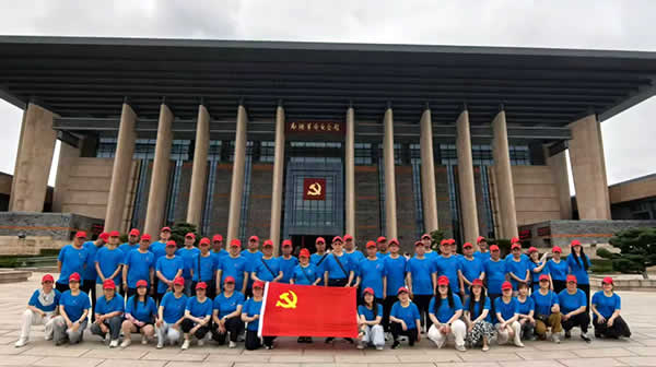 新闻=南湖红船承使命 水乡古镇铸精神｜江苏创盛红色之旅圆满收官01.jpg
